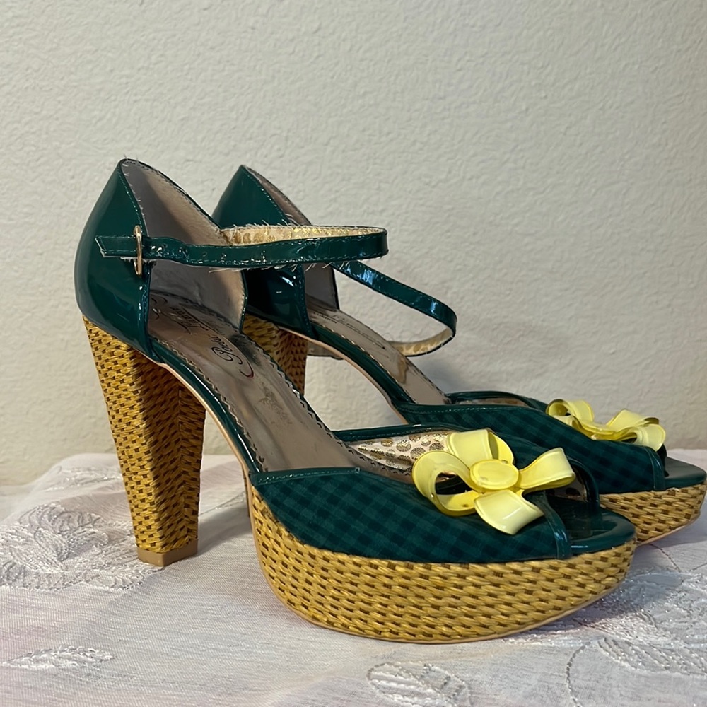 Beautiful poetic licence London ladies heels size 8.5